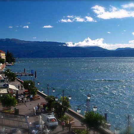 Hotel Diana Gardone Riviera Buitenkant foto