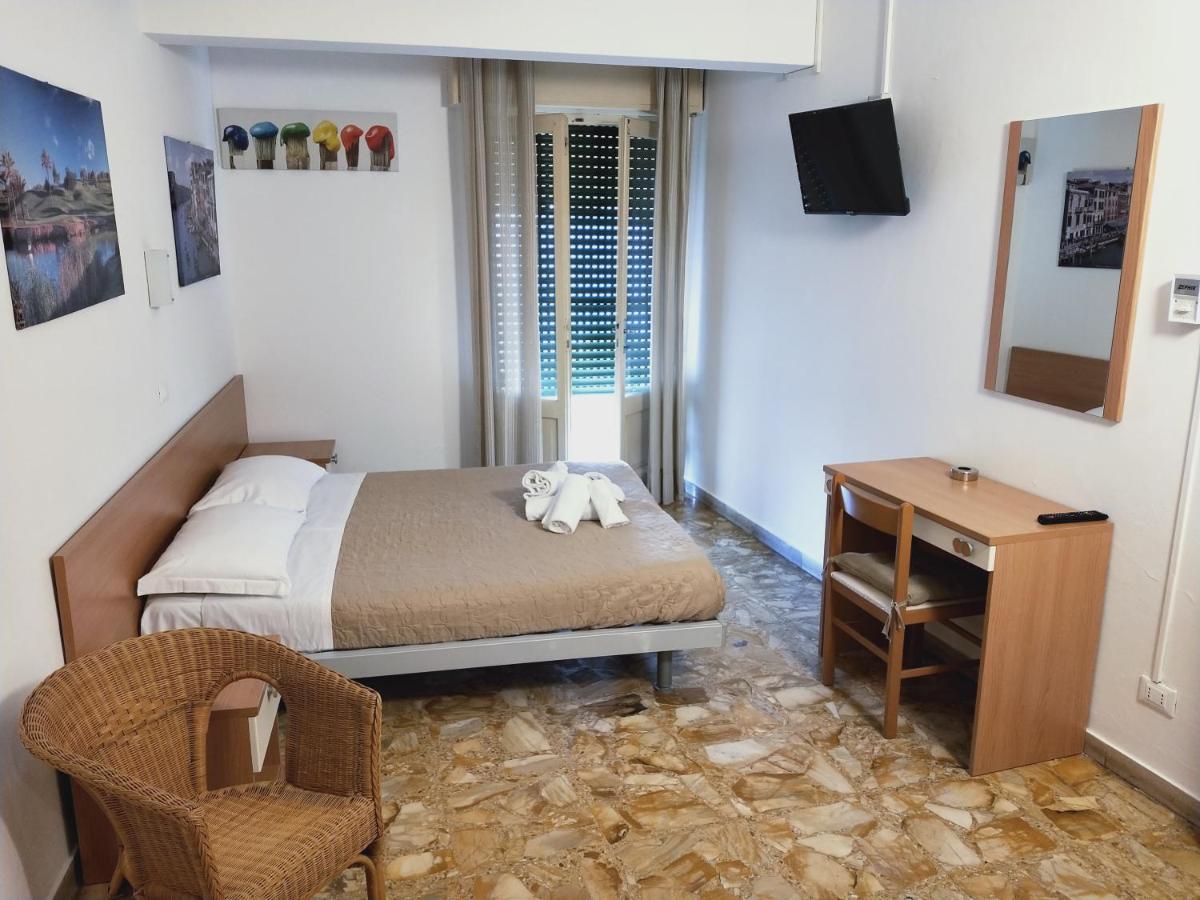 Hotel Diana Gardone Riviera Buitenkant foto