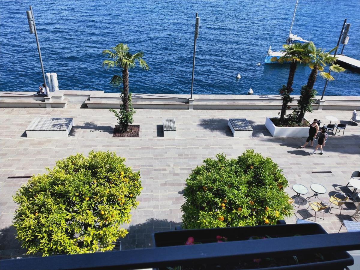 Hotel Diana Gardone Riviera Buitenkant foto