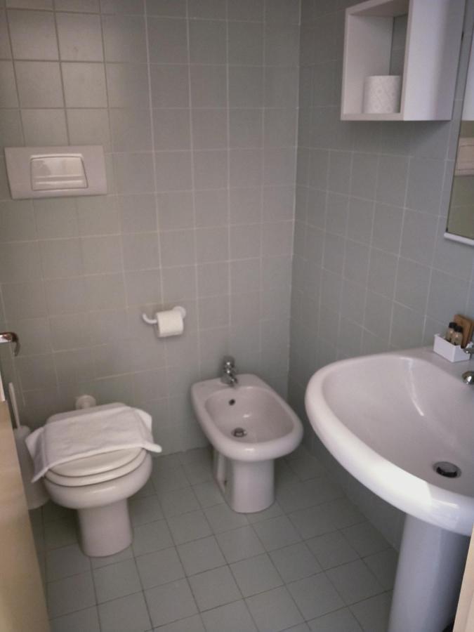 Hotel Diana Gardone Riviera Buitenkant foto