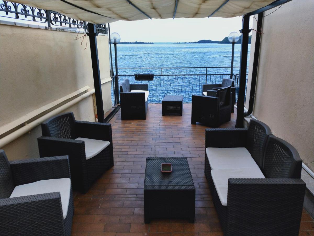 Hotel Diana Gardone Riviera Buitenkant foto