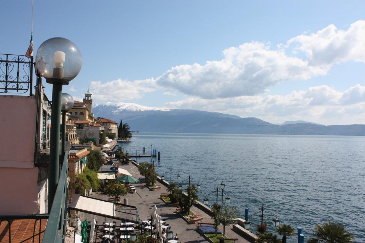 Hotel Diana Gardone Riviera Buitenkant foto