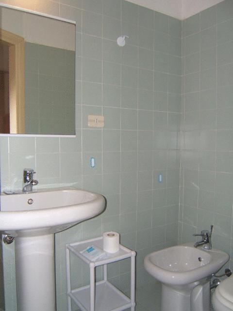 Hotel Diana Gardone Riviera Buitenkant foto