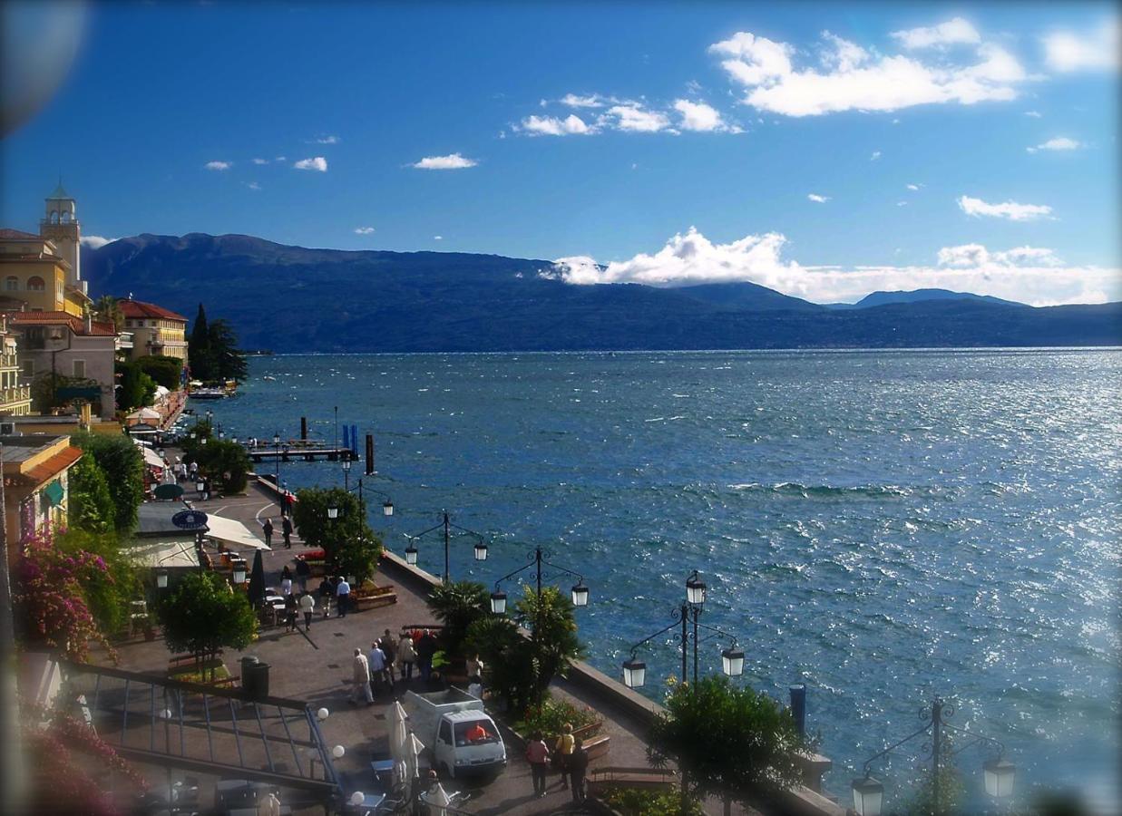 Hotel Diana Gardone Riviera Buitenkant foto