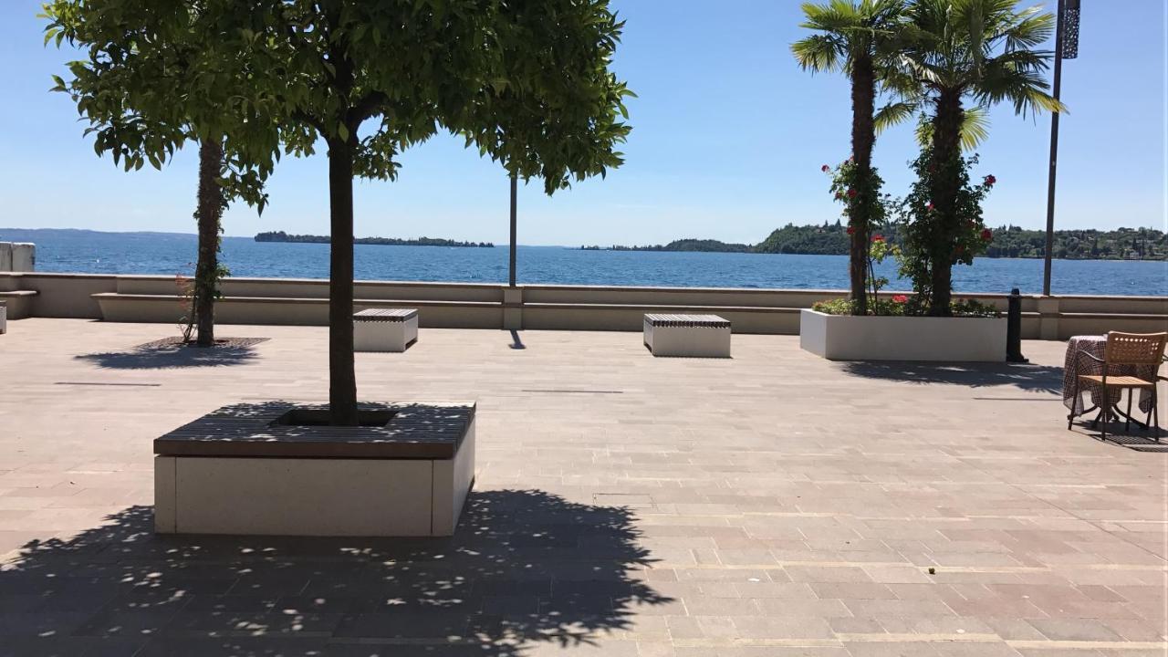 Hotel Diana Gardone Riviera Buitenkant foto