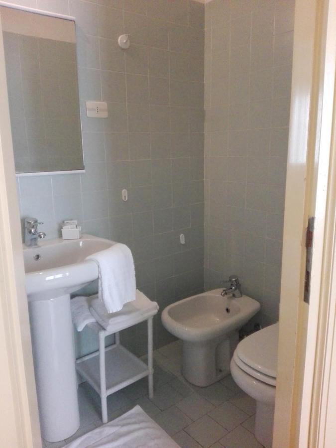 Hotel Diana Gardone Riviera Buitenkant foto