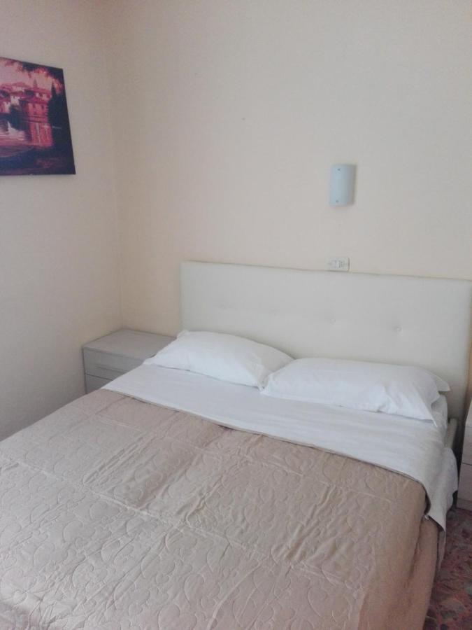 Hotel Diana Gardone Riviera Buitenkant foto