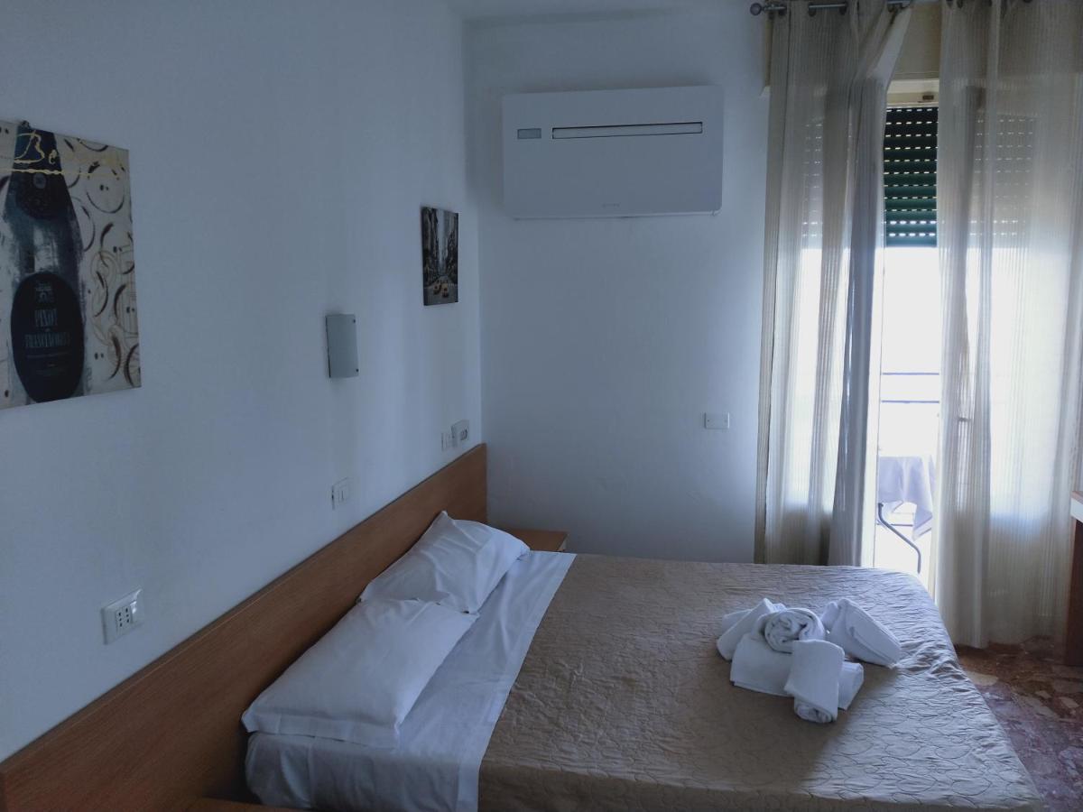 Hotel Diana Gardone Riviera Buitenkant foto
