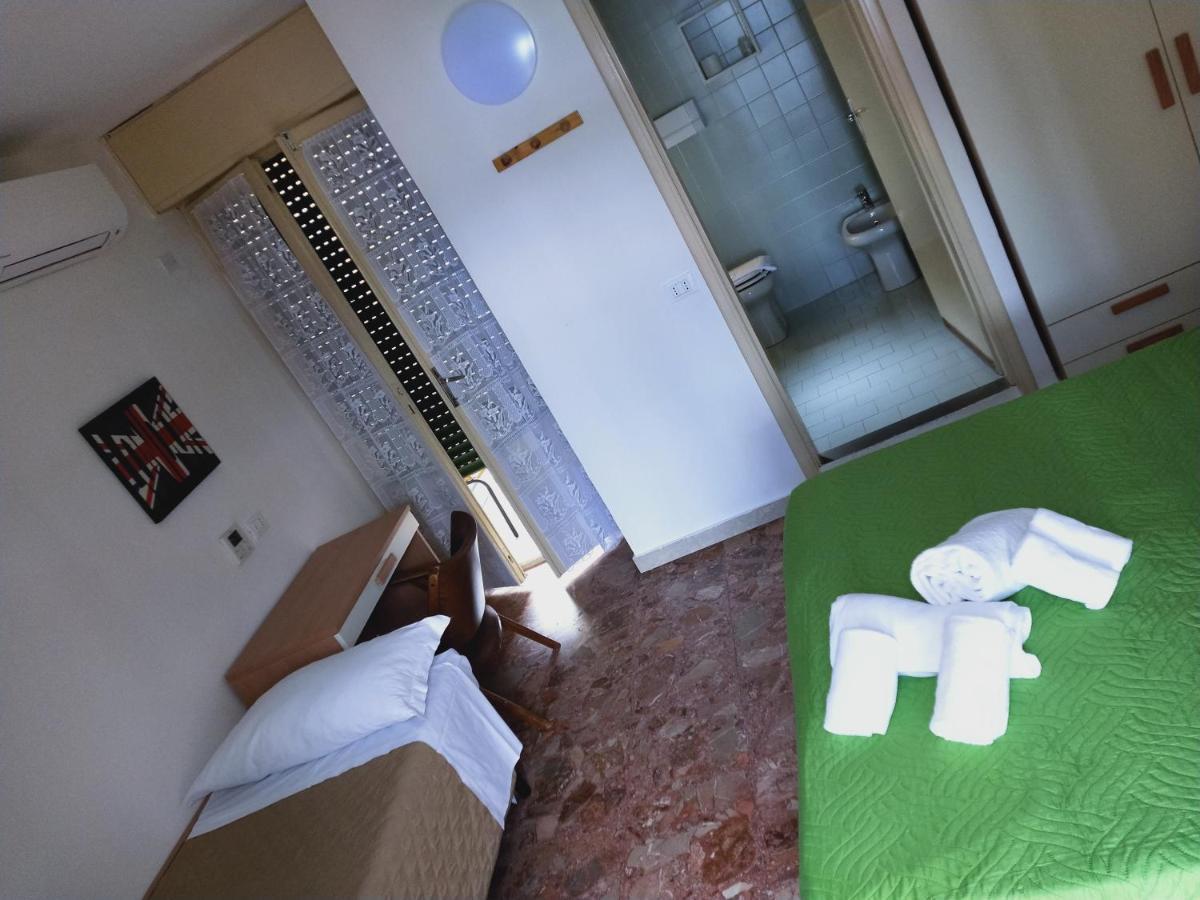 Hotel Diana Gardone Riviera Buitenkant foto