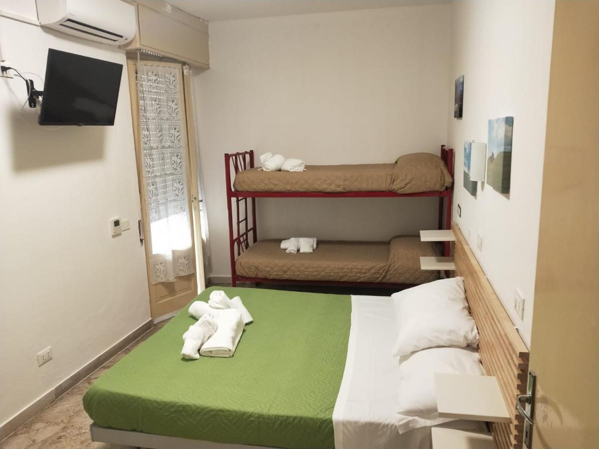 Hotel Diana Gardone Riviera Buitenkant foto