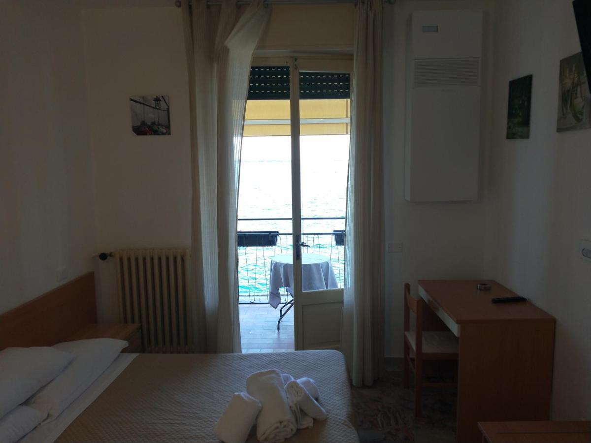 Hotel Diana Gardone Riviera Buitenkant foto