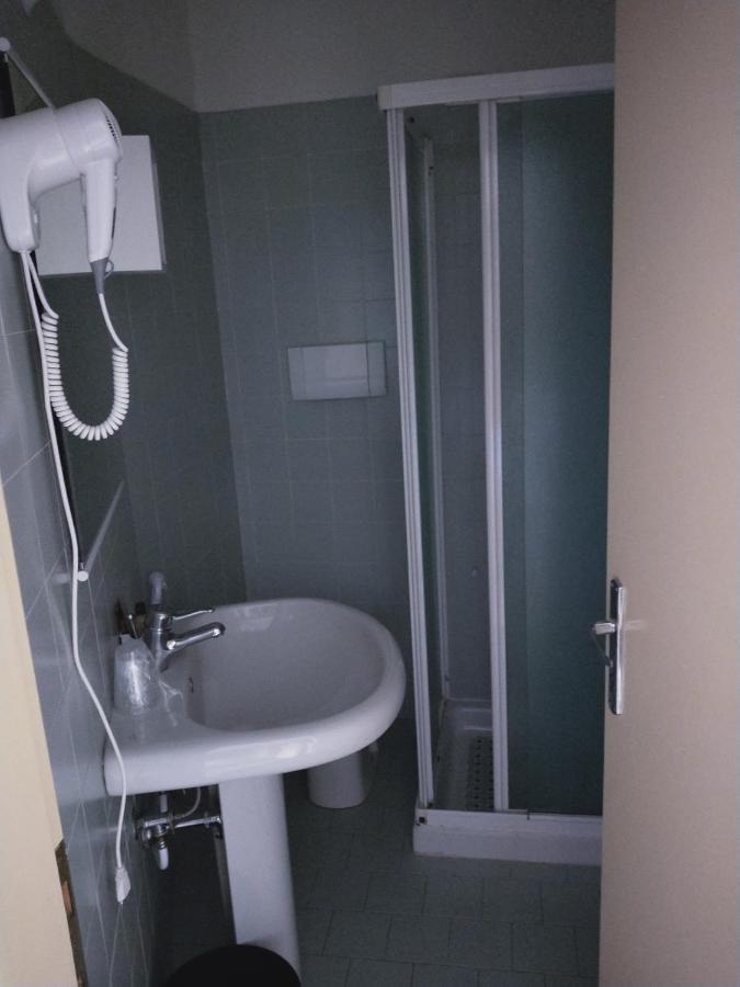 Hotel Diana Gardone Riviera Buitenkant foto